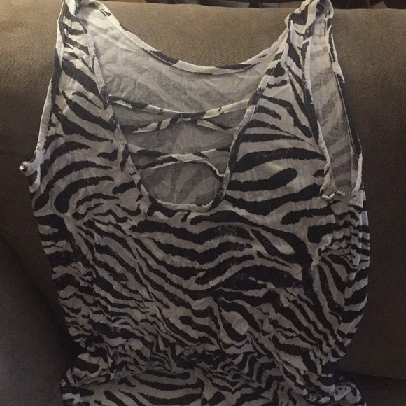 🍁🦓 H&M-EUC Girls Romper (12/13) - Picture 3 of 4